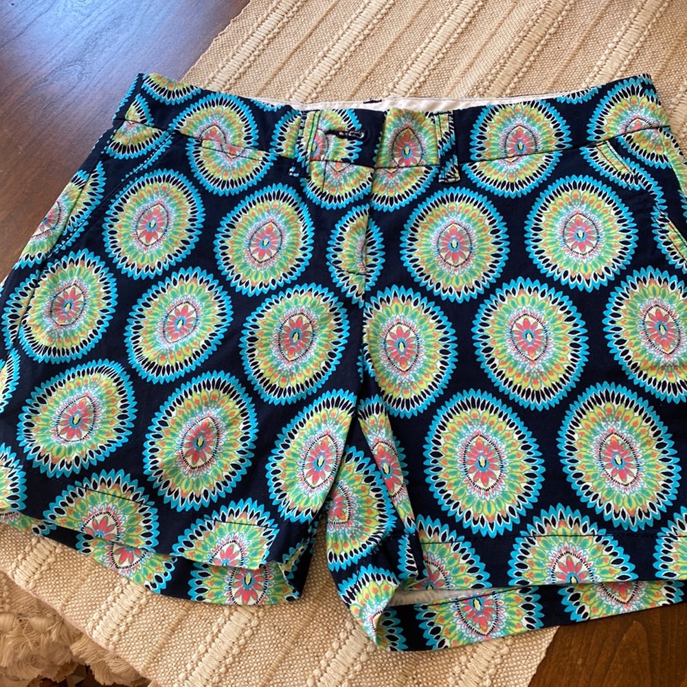Crown and Ivy size 2 like new shorts